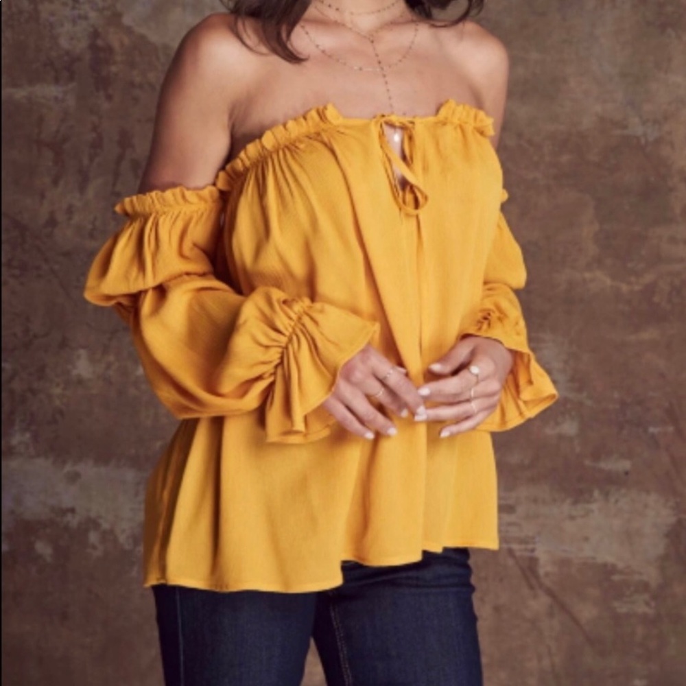 NOA ELLE Off the shoulder top